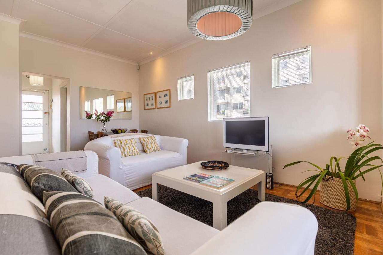 Portswood Mews - Chic White Studio Apartment Green Point كيب تاون المظهر الخارجي الصورة